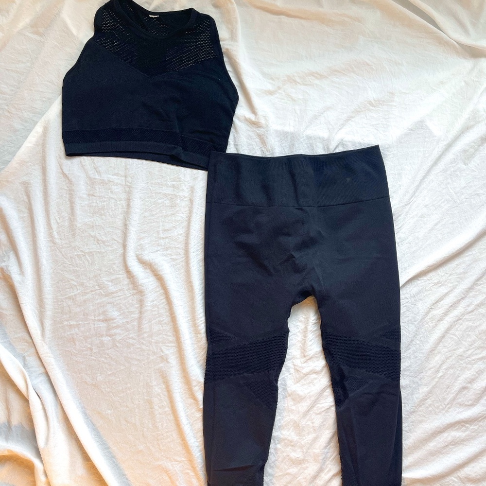 Fabletics 2 piece black workout outfit leggings and sports bra Sz XL